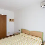 1 Bedroom In Apartment *